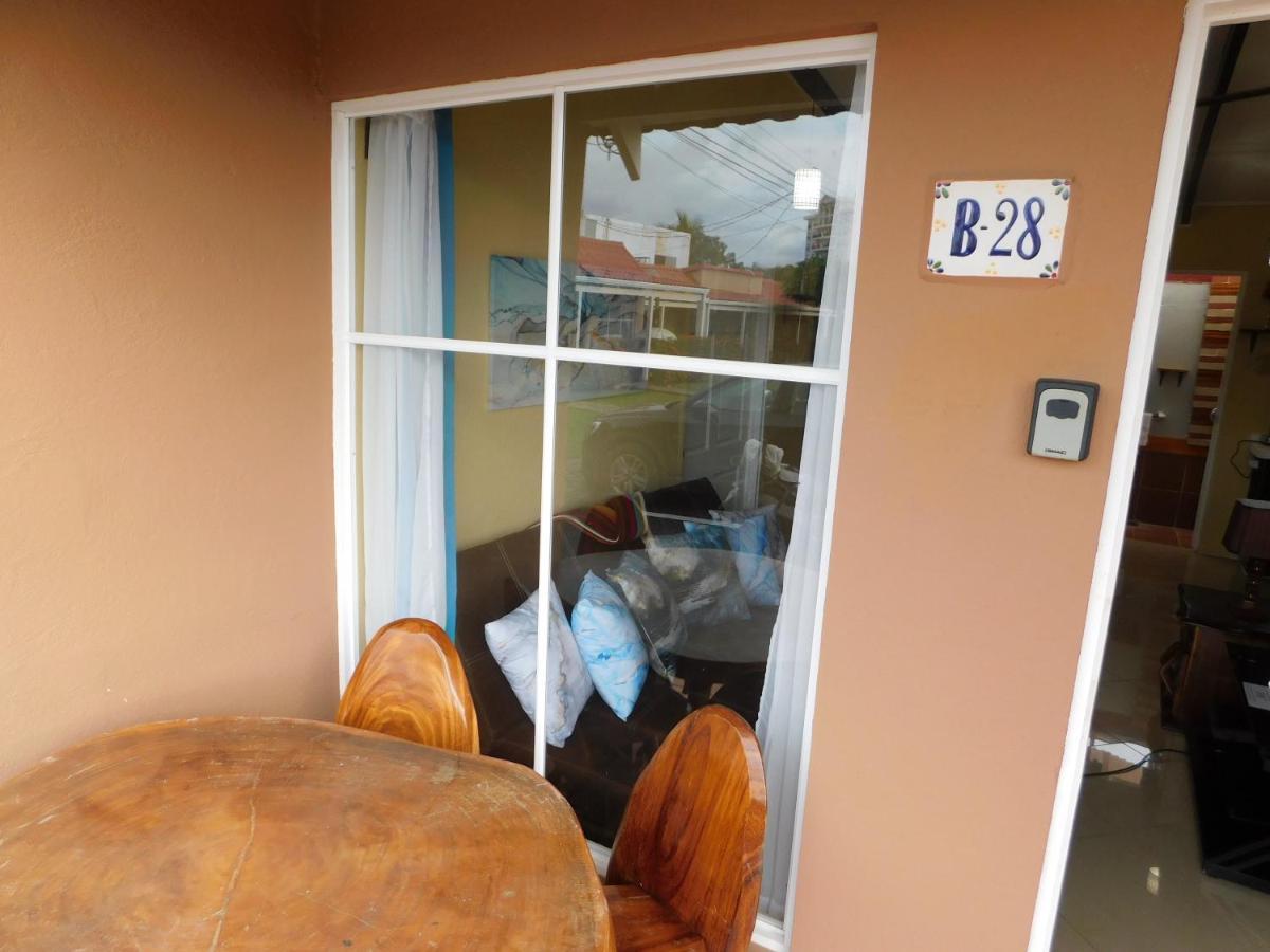 Condo Villa B27 Sleeps Five People - B28 Sleeps Six People - Price Includes Housekeeping Fees Not Taxes - Very Close To The Pool And Beach! Jaco Luaran gambar
